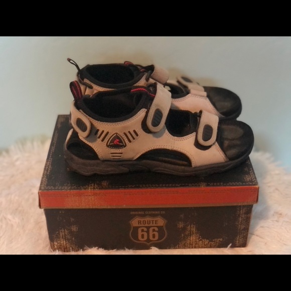 Walking Sandals with adjustable closure - Picture 2 of 5